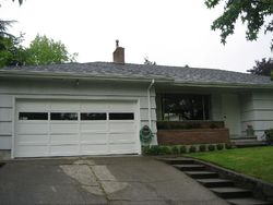 Pre-foreclosure in  SW LOOP DR Portland, OR 97221