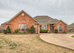 Pre-foreclosure in  RED BUD CIR NW Piedmont, OK 73078