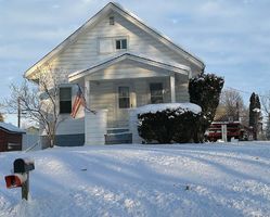 Pre-foreclosure in  8TH AVE SW Oelwein, IA 50662