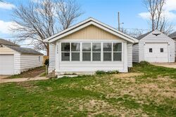 Pre-foreclosure in  MAPLEWOOD DR NE Cedar Rapids, IA 52402