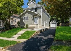Pre-foreclosure in  MOUNTHAVEN DR Livingston, NJ 07039