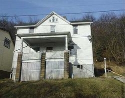 Pre-foreclosure in  GRANT ST Vandergrift, PA 15690