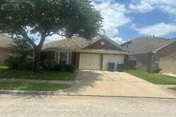Pre-foreclosure in  WATER EDGE POINT LN Humble, TX 77396