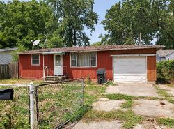 Pre-foreclosure in  MIRACLE AVE Granite City, IL 62040