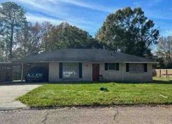 Pre-foreclosure in  CANTERBURY DR Baton Rouge, LA 70814