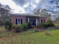 Pre-foreclosure in  RAILROAD AVE Notasulga, AL 36866