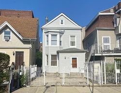 Pre-foreclosure in  CAROLINE AVE Yonkers, NY 10705