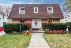 Pre-foreclosure in  N LINDEN AVE Waukegan, IL 60085
