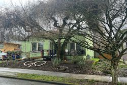 Pre-foreclosure in  SE HARRISON ST Portland, OR 97214