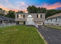 Pre-foreclosure in  FREDERICK ST E East Syracuse, NY 13057