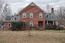 Pre-foreclosure in  SADDLEVIEW DR Franklin, TN 37067