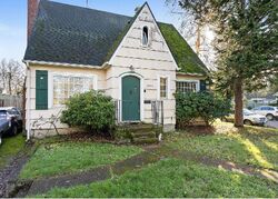 Pre-foreclosure in  19TH ST NE Salem, OR 97301