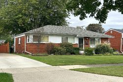 Pre-foreclosure in  SHERRY ST Saint Clair Shores, MI 48081