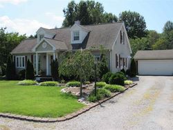 Pre-foreclosure in  ROSEWOOD DR Evansville, IN 47711