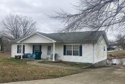 Pre-foreclosure in  RYE ST Mc Ewen, TN 37101