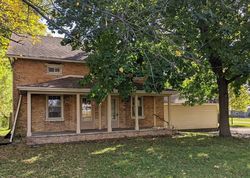Pre-foreclosure in  OAKLAND AVE Elkhart, IN 46517