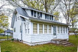 Pre-foreclosure Listing in SARAH ST LIVINGSTON, IL 62058