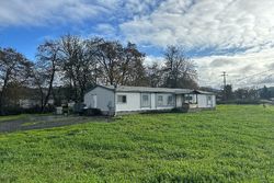 Pre-foreclosure in  DARK HORSE ST Roseburg, OR 97471