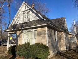 Pre-foreclosure in  S GRAND AVE Eldon, MO 65026