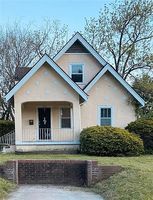 Pre-foreclosure in  W SOUTHSIDE BLVD Independence, MO 64055