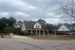 Pre-foreclosure in  CORNER OAKS DR Hattiesburg, MS 39402