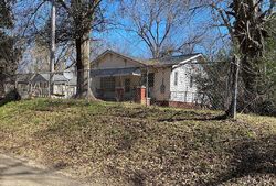 Pre-foreclosure in  LOVERS LN Vicksburg, MS 39183