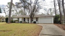Pre-foreclosure in  CHIPPEWA CIR Jackson, MS 39211