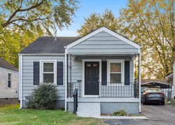 Pre-foreclosure in  PHYLLIS AVE Louisville, KY 40215