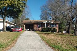 Pre-foreclosure in  BAKER DR Macon, GA 31206