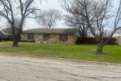 Pre-foreclosure in  LOMITA LN Arlington, TX 76010