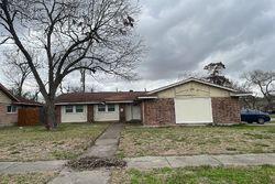 Pre-foreclosure in  BROWNSTONE LN Houston, TX 77053