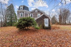 Pre-foreclosure in  PECKHAM AVE Wakefield, RI 02879