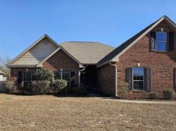 Pre-foreclosure in  HERITAGE CIR Mobile, AL 36608