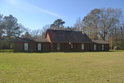 Pre-foreclosure in  PRIDE BAYWOOD RD Clinton, LA 70722