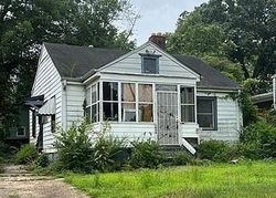 Pre-foreclosure in  DECKNER AVE SW Atlanta, GA 30310