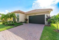 Pre-foreclosure in  PORTO WAY Pompano Beach, FL 33076