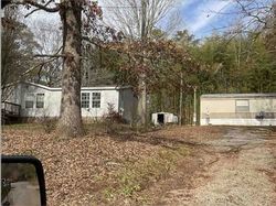 Pre-foreclosure in  GREEN TREE DR Talladega, AL 35160