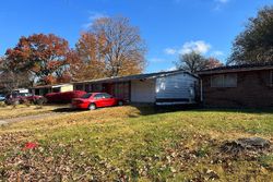 Pre-foreclosure in  EDGEFIELD DR Saint Louis, MO 63136