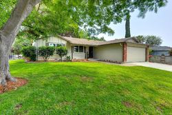 Pre-foreclosure in  BEECHNUT WAY Sacramento, CA 95823