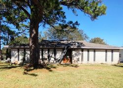 Pre-foreclosure in  GREEN WILLOW LN Dickinson, TX 77539