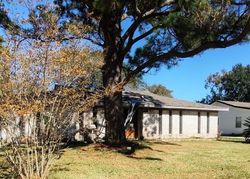 Pre-foreclosure in  GREEN WILLOW LN Dickinson, TX 77539