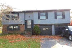 Pre-foreclosure in  NORTHVIEW DR Lockport, NY 14094