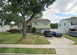 Pre-foreclosure in  WINDING WAY Trenton, NJ 08620