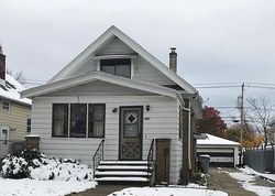 Pre-foreclosure in  S OAK PARK CT Milwaukee, WI 53214