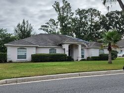 Pre-foreclosure in  SE 18TH CT Ocala, FL 34471