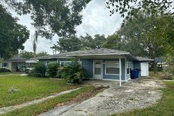 Pre-foreclosure in  NW 10TH DR Mulberry, FL 33860