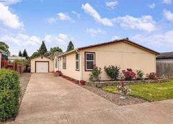 Pre-foreclosure in  AZALEA AVE SE Albany, OR 97322