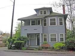 Pre-foreclosure in  SE MORRISON ST # 2432 Portland, OR 97214