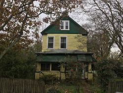 Pre-foreclosure in  GREENBRIAR AVE Hampton, VA 23661