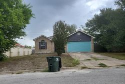 Pre-foreclosure in  OAK RIVER DR Cedar Creek, TX 78612